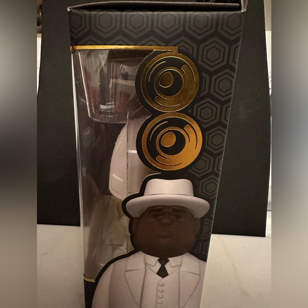Funko Pop! Vinyl Gold: Notorious B.I.G - White Suit 12" - Picture 2 of 3
